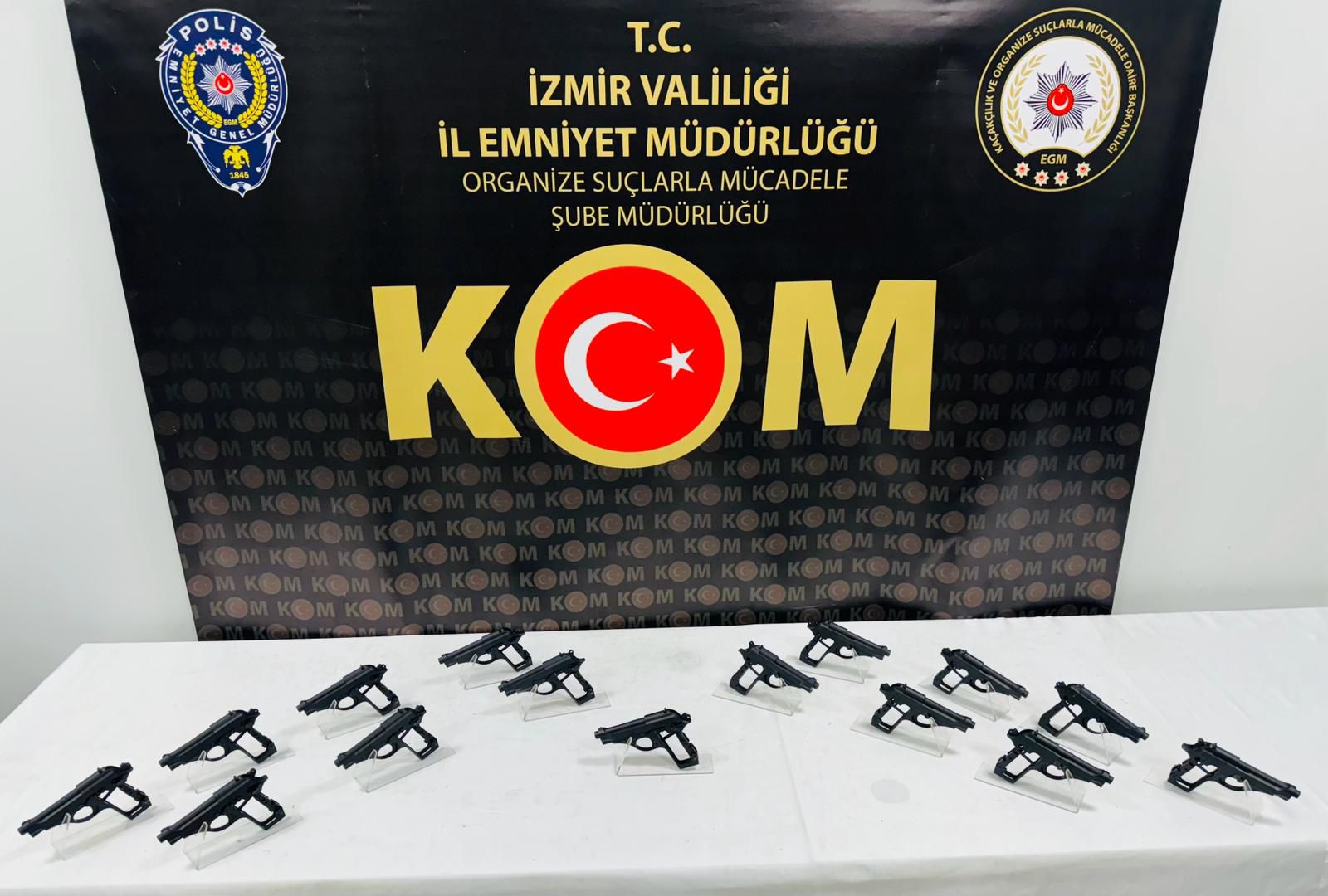 İzmir'de 15 ruhsatsız tabanca ele geçirildi, 1 şüpheli tutuklandı